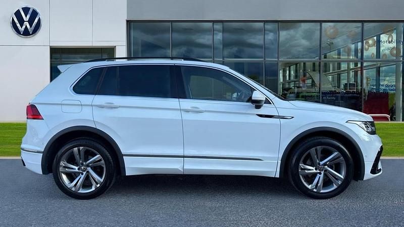 Used VW Tiguan R-line 150 HP (110 kW) 2024 Pure white SUV