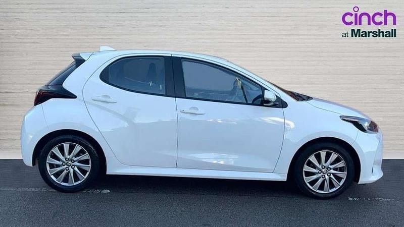 Used Toyota Yaris Hybrid 116 HP (85 kW) 2022 White Hatchback