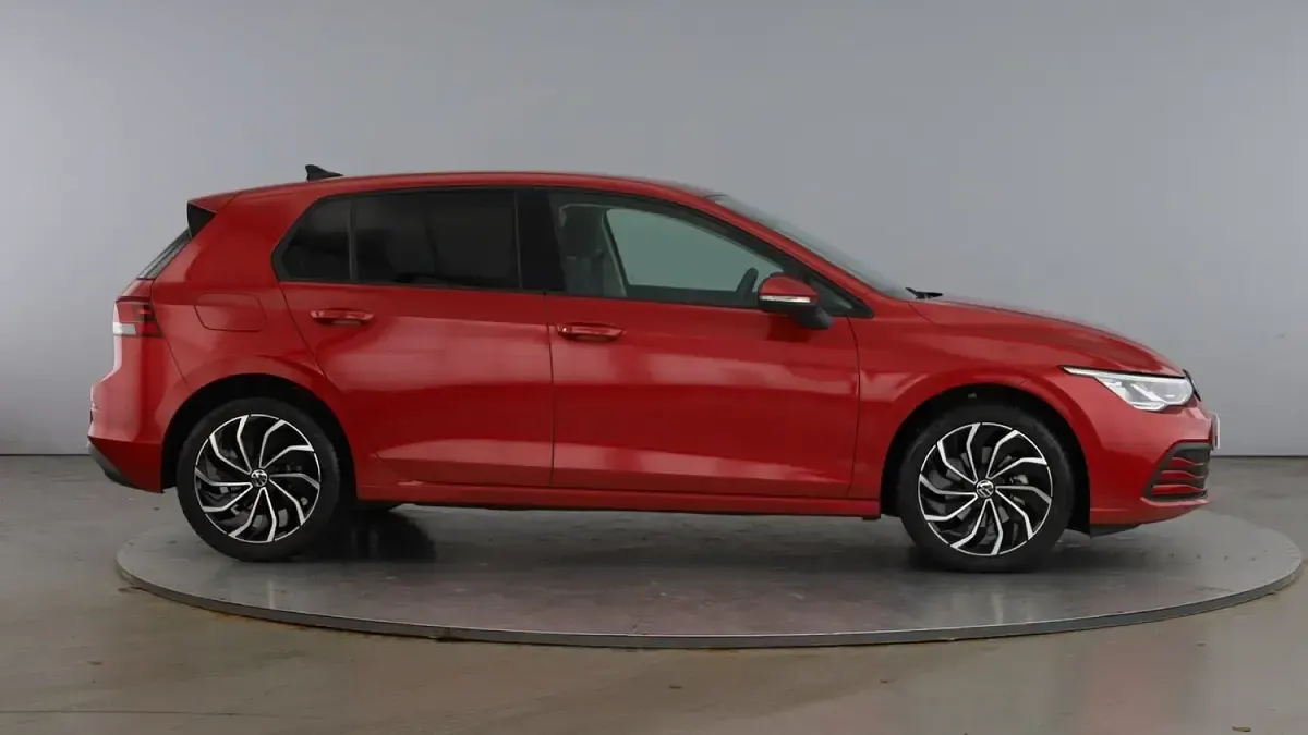 Used VW Golf VIII Life 150 HP (110 kW) 2024 Red Hatchback