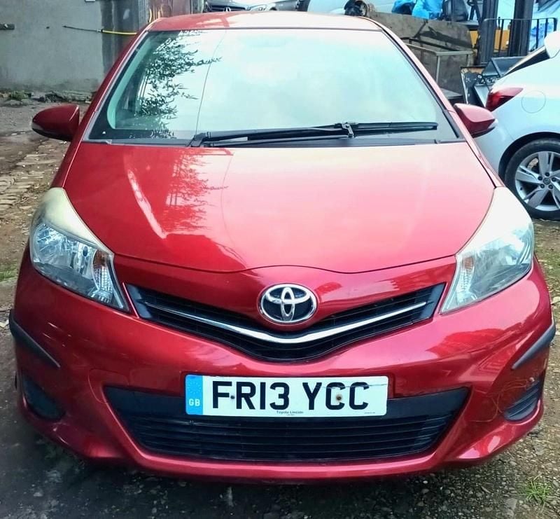 Red Used 2013 Toyota Yaris Hatchback | £2,999 (Super price) - Image 1/4
