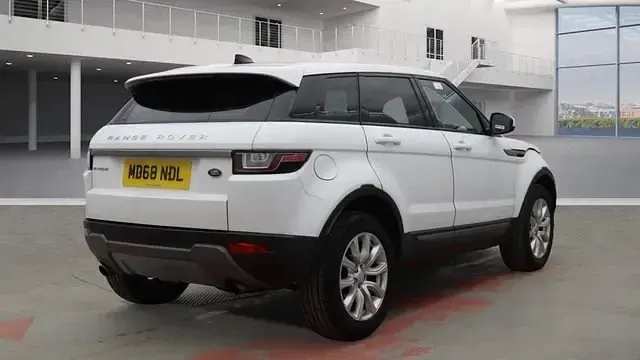 Begagnad Land Rover Range Rover evoque SE 180 HK (132 kW) 2019 Vit SUV