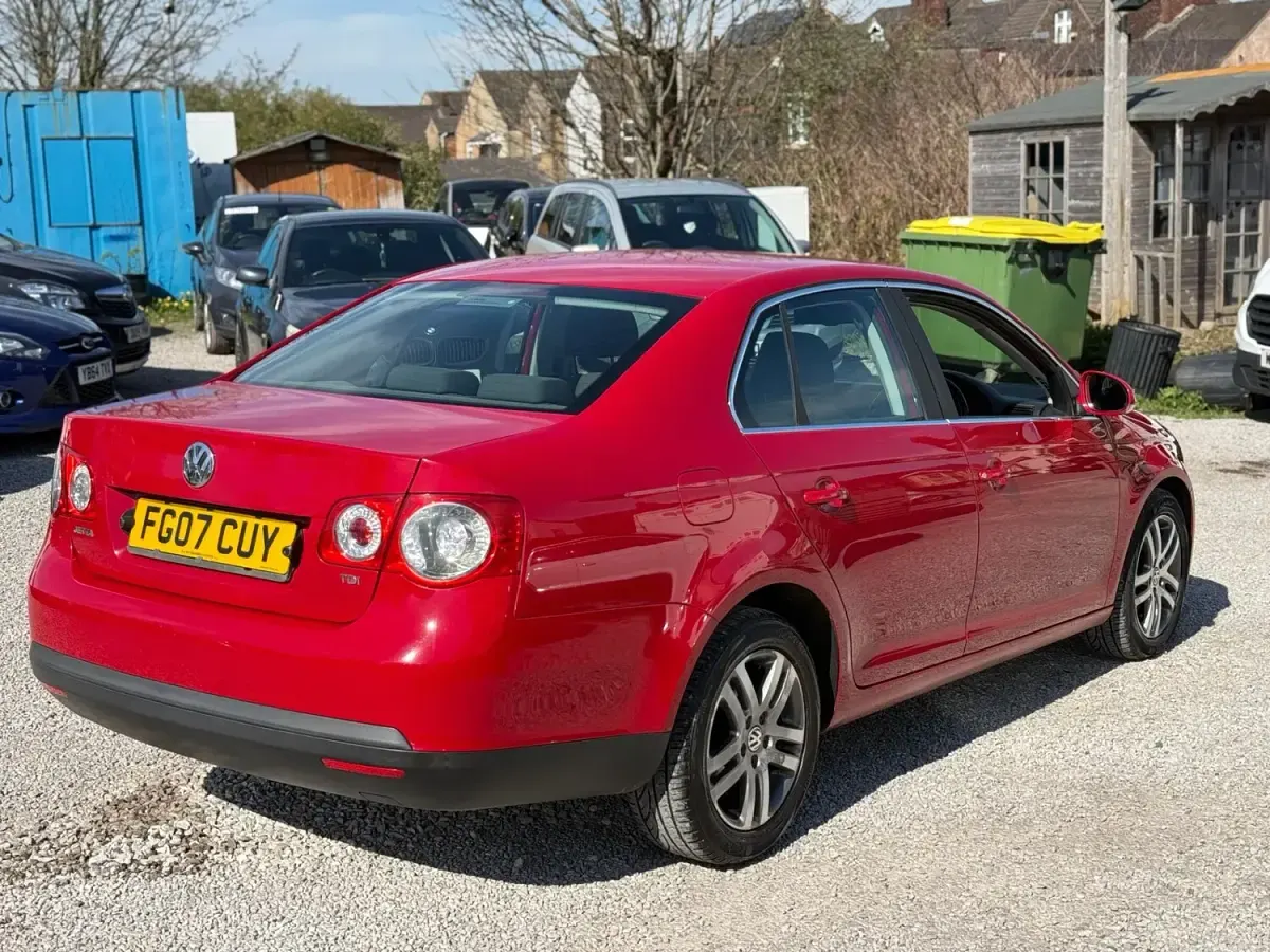 Used VW Jetta SE 105 HP (77 kW) 2007 Red Sedan