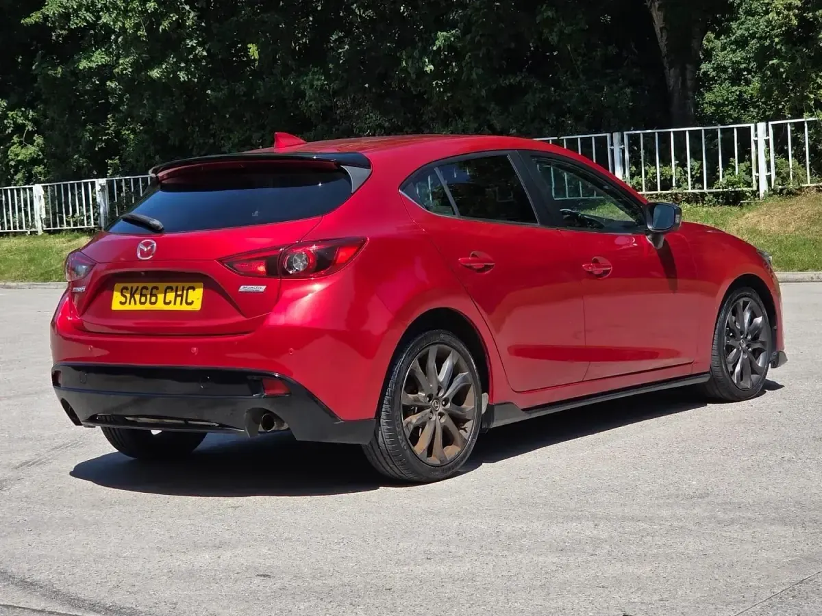 Used Mazda 3 Inclusive 165 HP (121 kW) 2016 Red Hatchback
