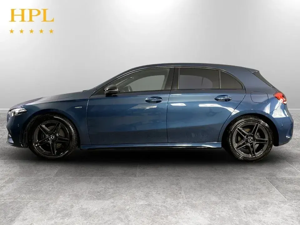 Used Mercedes A180 Executive 136 HP (100 kW) 2022 Blue Hatchback