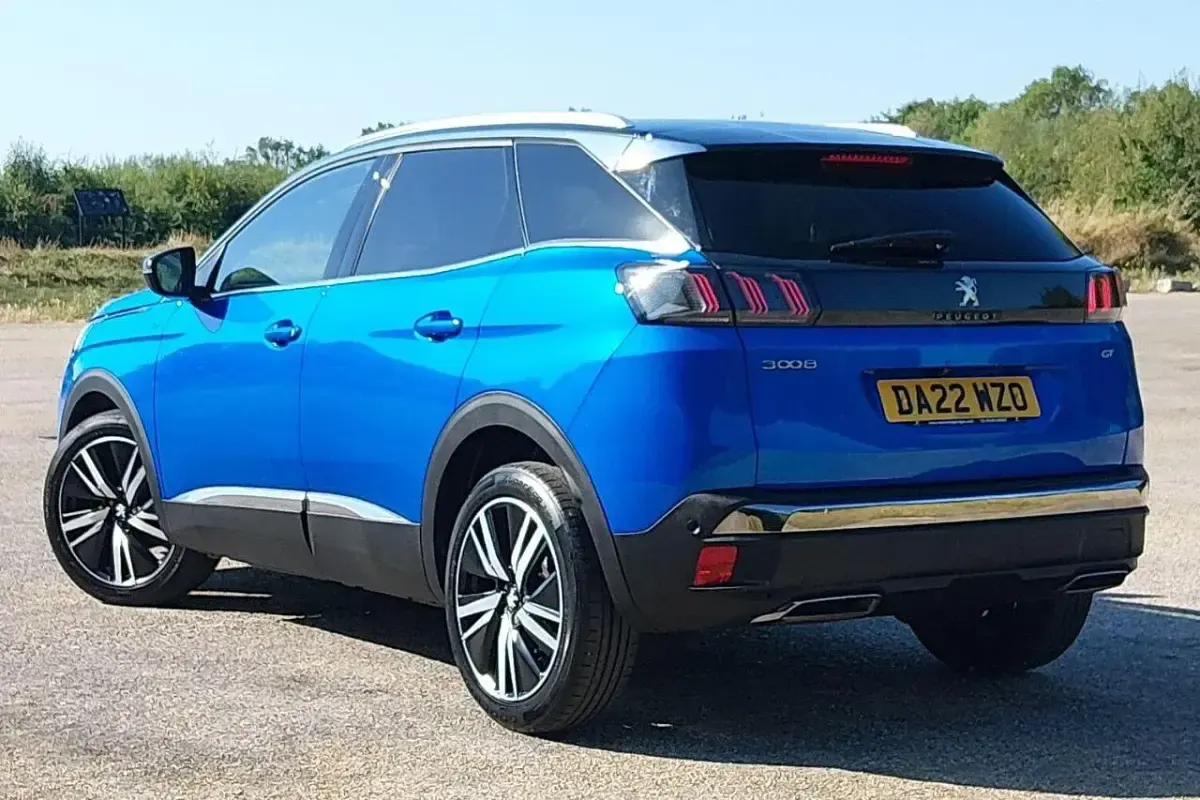Used Peugeot 3008 Premium 129 HP (94 kW) 2022 Blue SUV