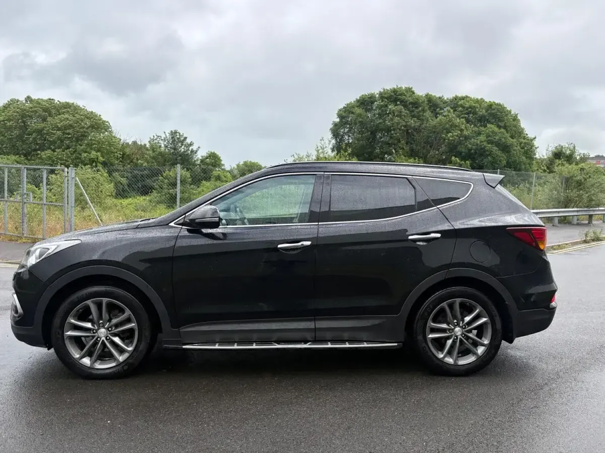 Used Hyundai Santa Fe Premium SE 200 HP (147 kW) 2017 Black SUV
