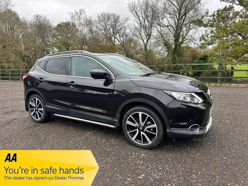 Black Used 2016 Nissan Qashqai Tekna SUV | £9,950 (Good price) - Image 1/4
