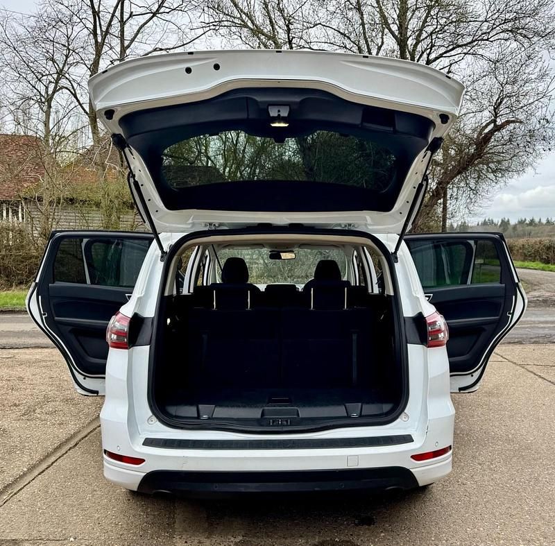 Used Ford S-MAX Titanium 150 HP (110 kW) 2017 White MPV