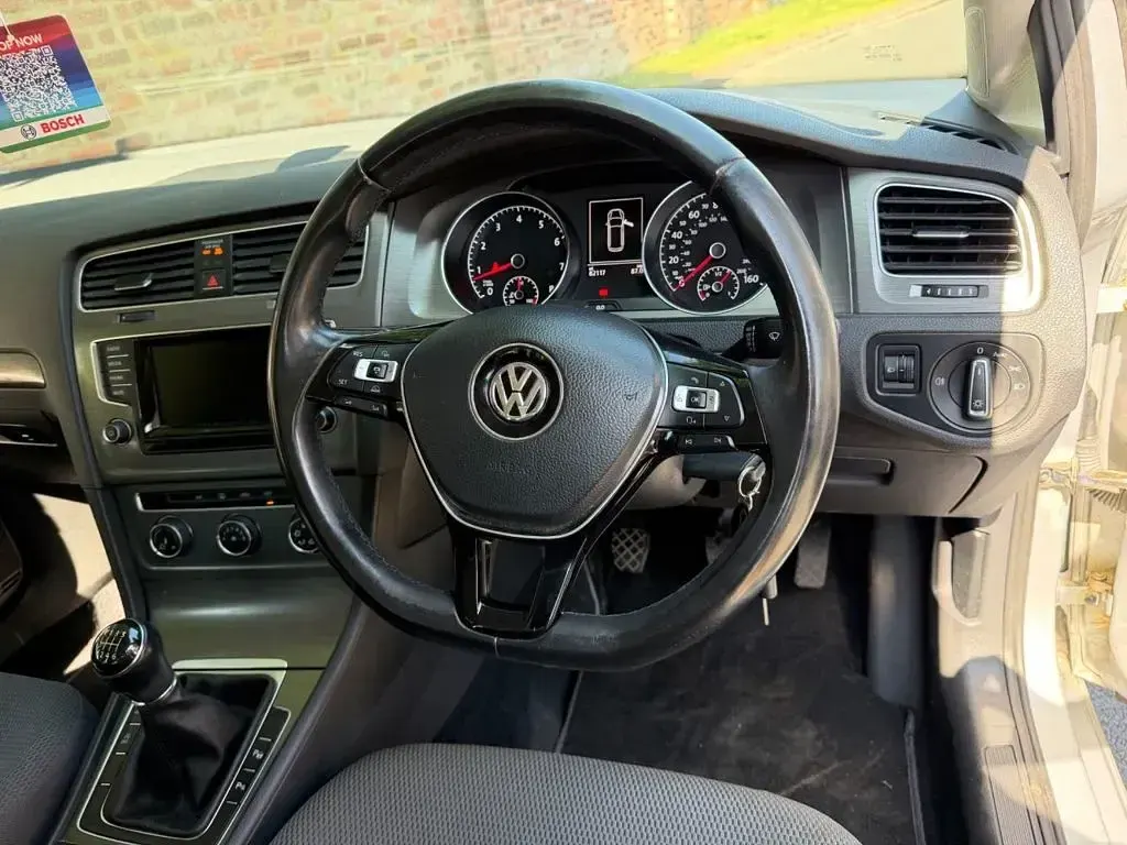 Used VW Golf VII SE 122 HP (89 kW) 2013 Silver Estate