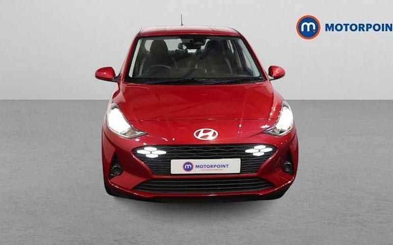 Used Hyundai i10 Advanced 63 HP (46 kW) 2025 Red Hatchback