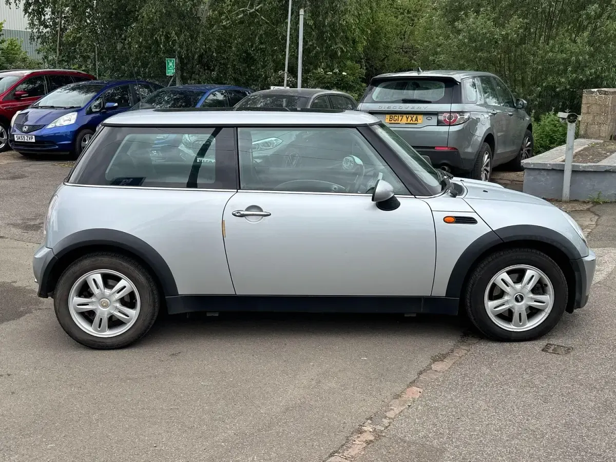 Used Mini ONE Hatch 90 HP (66 kW) 2004 Silver Hatchback
