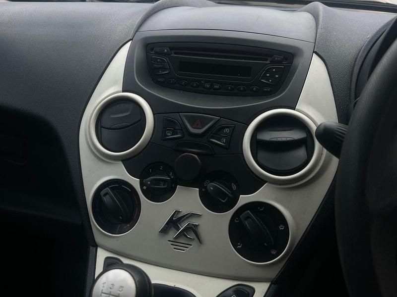 Used Ford Ka 69 HP (50 kW) 2011 White Hatchback