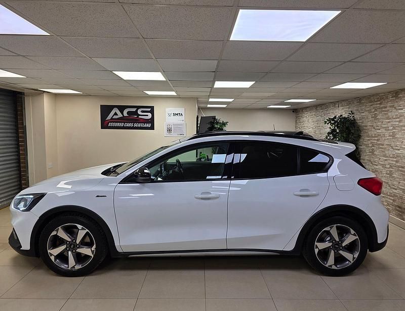 Begagnad Ford Focus Active 2019 Vit Halvkombi