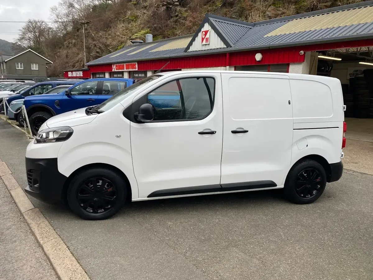 Used Citroën Dispatch 100 HP (73 kW) 2019 White MPV