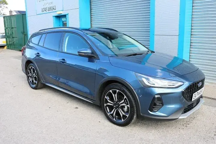 Used Ford Focus Active X 125 HP (91 kW) 2024 Blue Estate