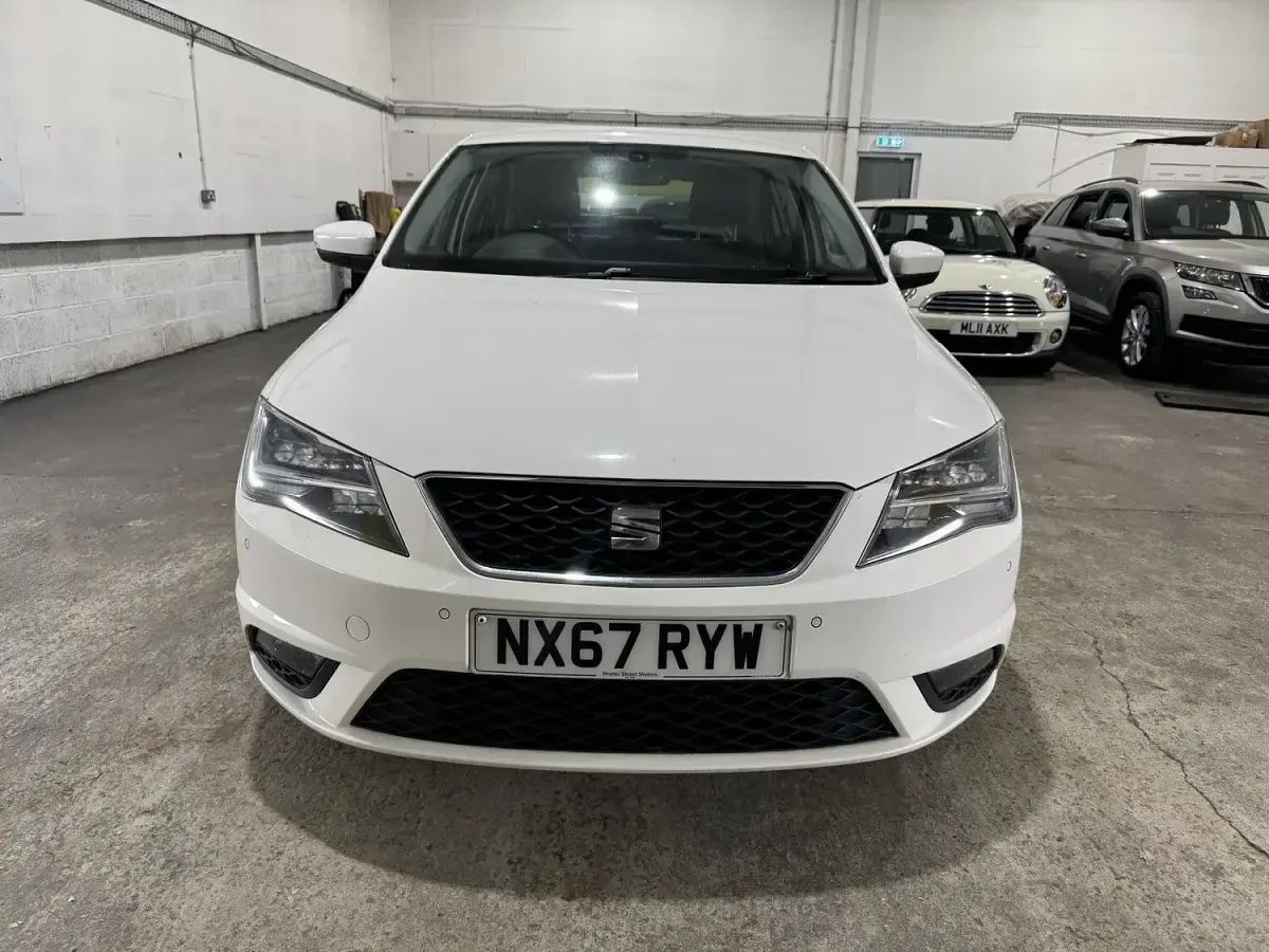 Used Seat Toledo XCELLENCE 110 HP (80 kW) 2017 White Hatchback