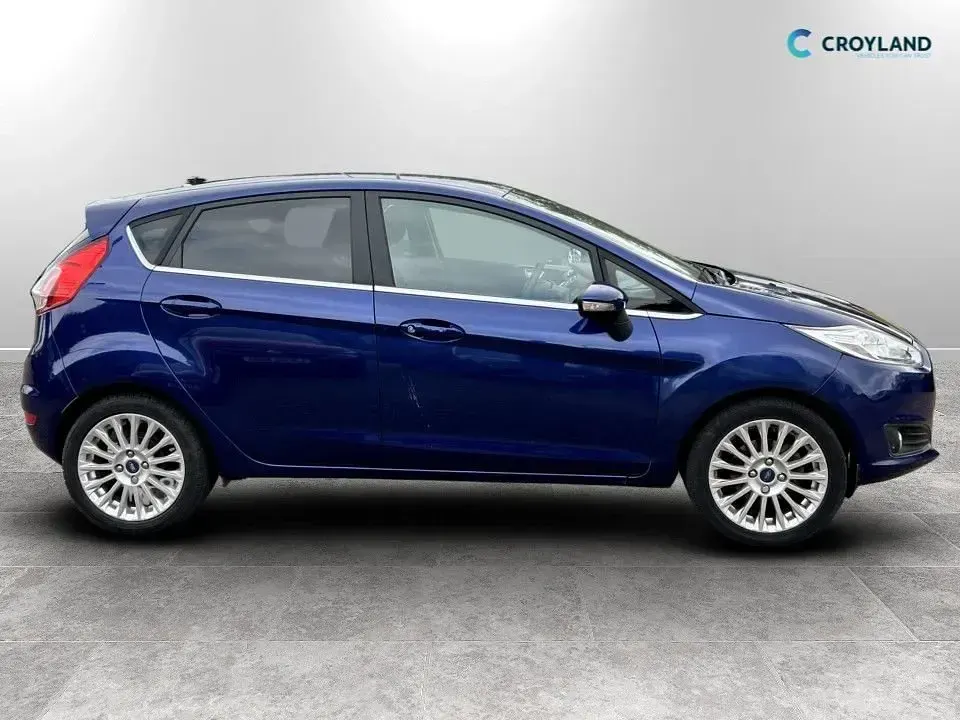 Used Ford Fiesta Titanium 125 HP (91 kW) 2014 Blue Hatchback