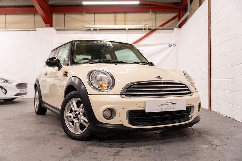 White Used 2011 Mini ONE Hatch Hatchback | £2,295 (Fair price) - Image 1/4