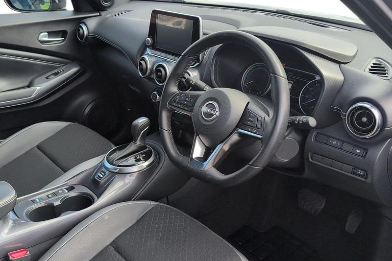 Used Nissan Juke N-Connecta 143 HP (105 kW) 2023 Grey SUV