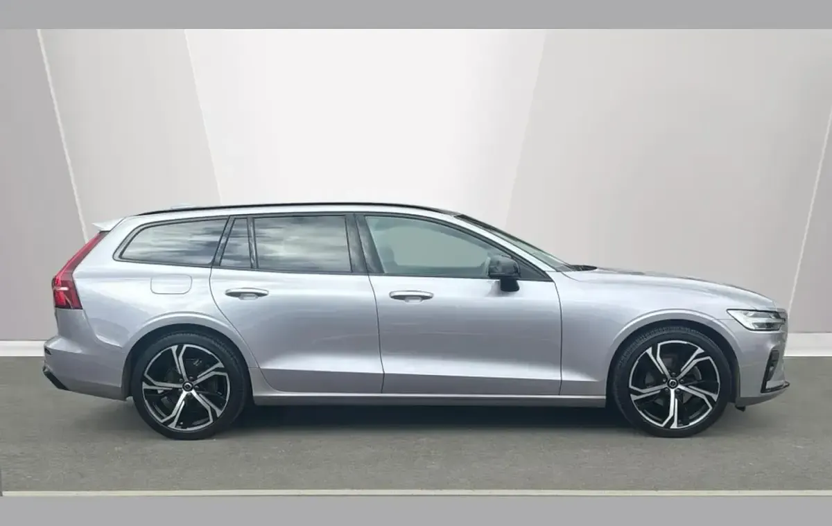 Used Volvo V60 Plus 197 HP (144 kW) 2025 Aurora silver Estate