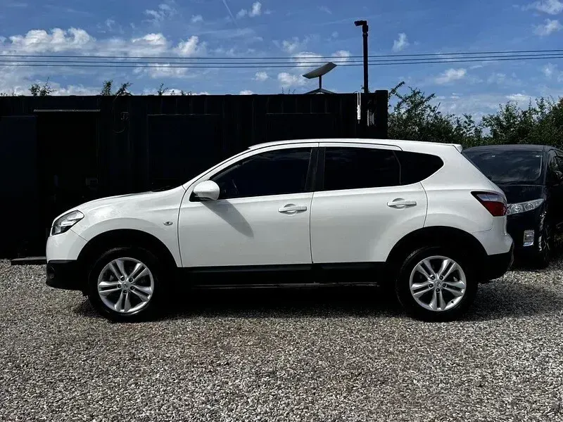 Used Nissan Qashqai Acenta 110 HP (80 kW) 2011 White SUV