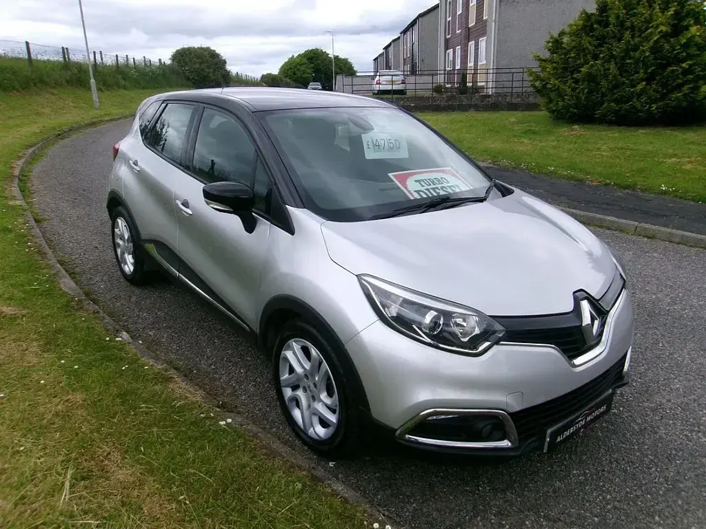 Used Renault Captur Dynamique 90 HP (66 kW) 2015 Silver SUV