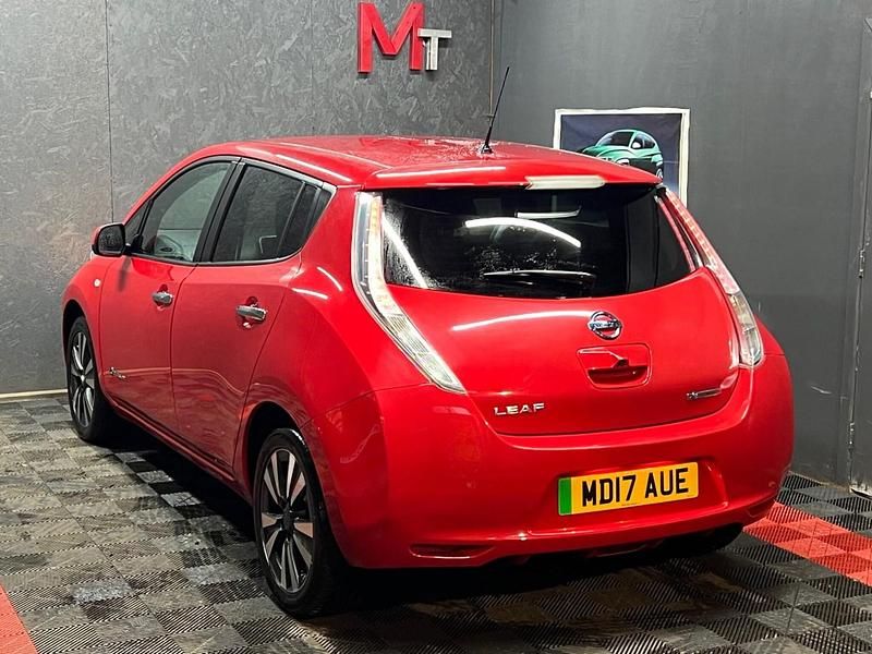 Used Nissan Leaf Tekna 80 kW (109 HP) 2017 Red Hatchback