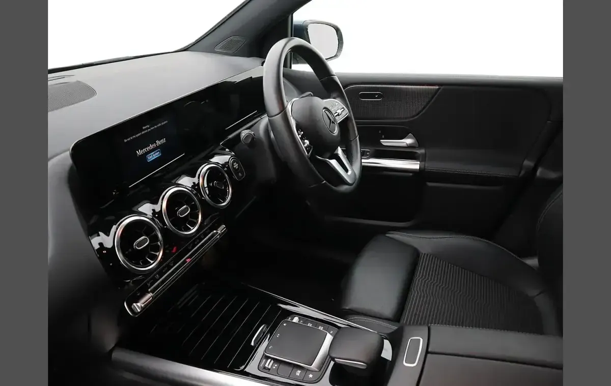 Begagnad Mercedes B200 147 HK (108 kW) 2022 Blå Minibuss