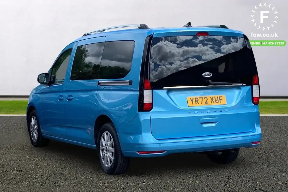 Begagnad Ford Tourneo Connect Titanium 2023 Blå Minibuss