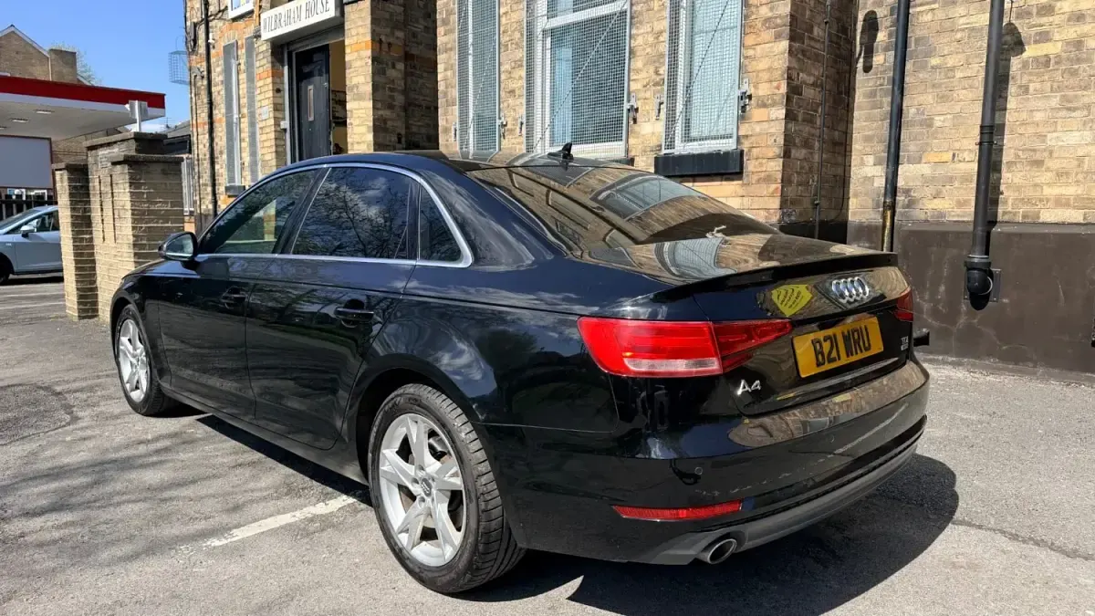 Usado Audi A4 190 CV (139 kW) 2017 Negro Berlina
