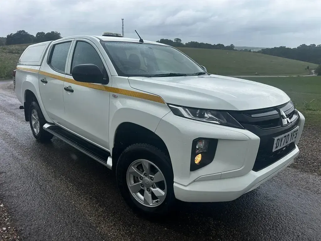 Used Mitsubishi L200 150 HP (110 kW) 2020 White Pickup