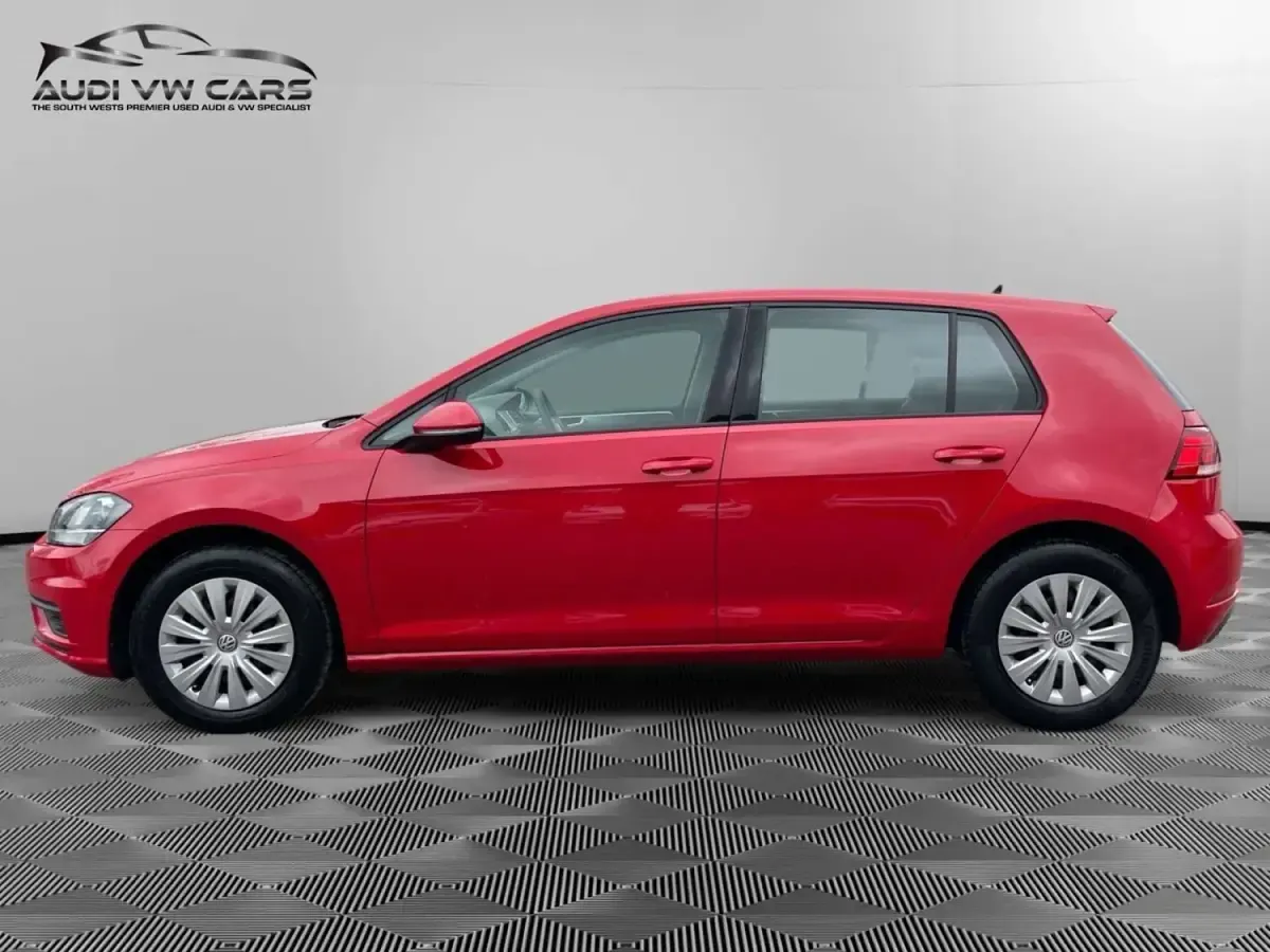 Second-hand VW Golf VII S 115 CP (84 kW) 2019 Roșu Hatchback