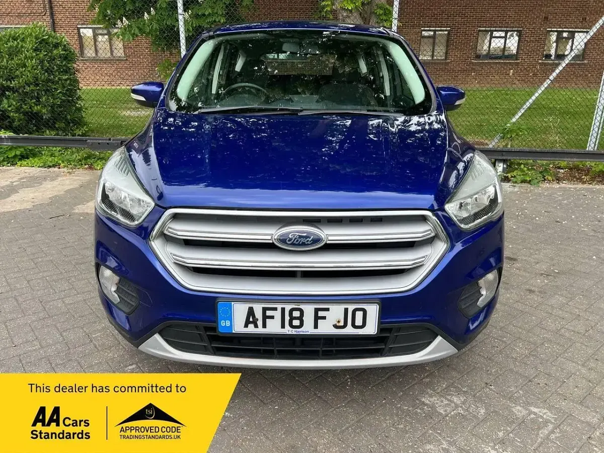 Usado Ford Kuga Zetec 120 CV (88 kW) 2018 Azul SUV