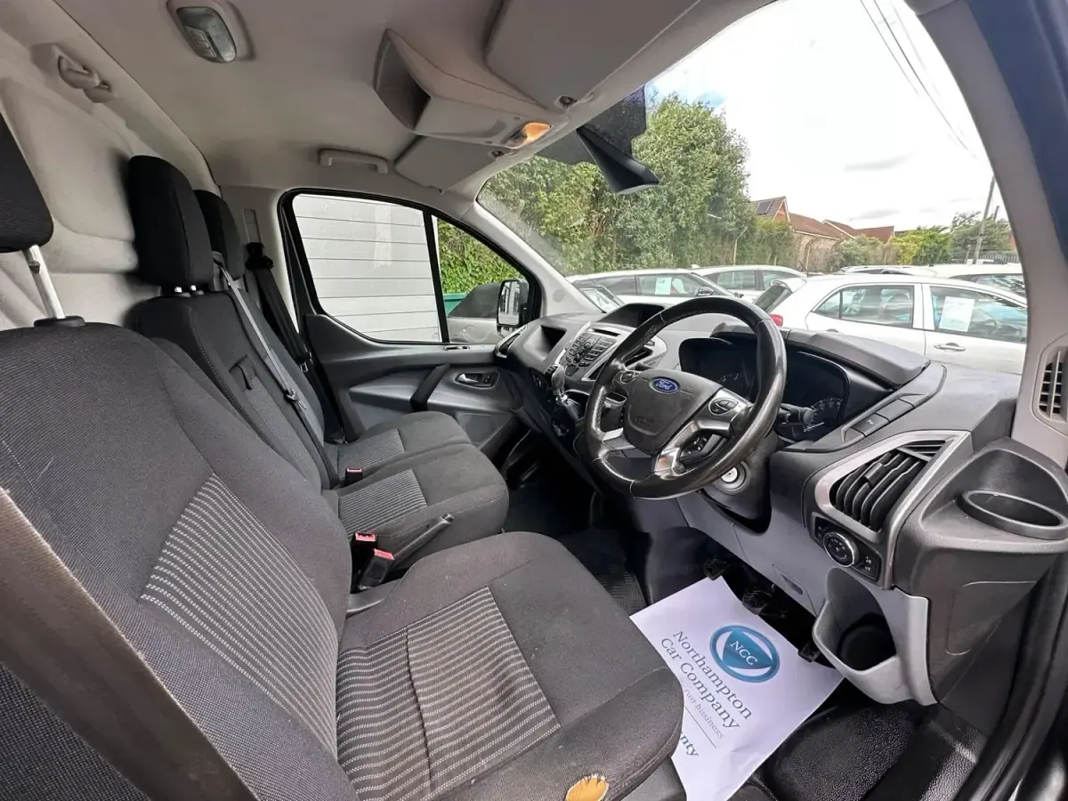Usado Ford Transit Custom Trend 125 HP (91 kW) 2016 Cinzento Van