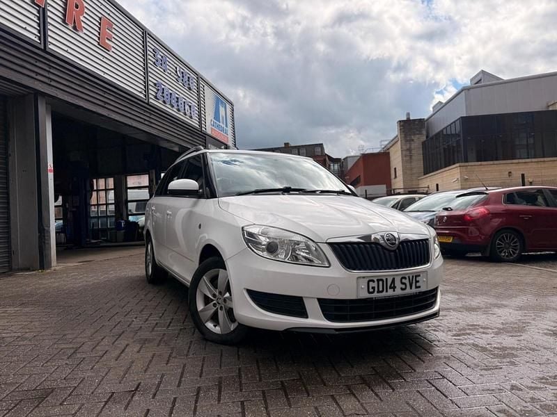 Used Skoda Fabia SE 105 HP (77 kW) 2014 White Estate