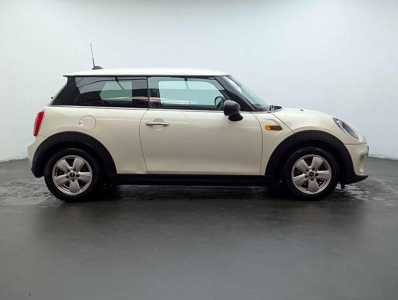 Used Mini ONE Hatch 102 HP (75 kW) 2015 White Hatchback