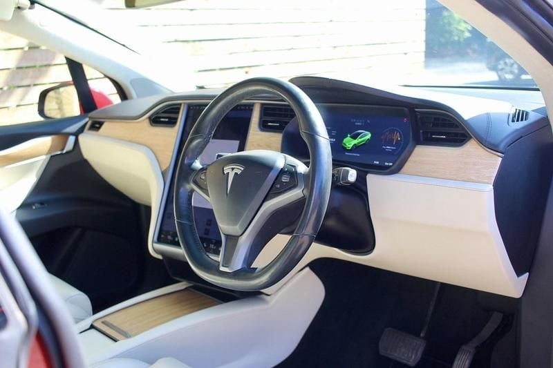 Used Tesla Model X 311 kW (423 HP) 2018 Red SUV