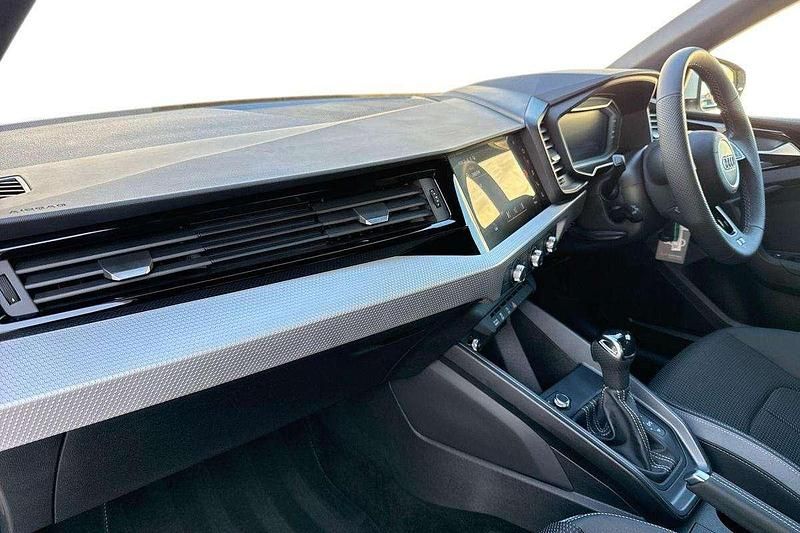 Used Audi A1 S-Line 114 HP (83 kW) 2025 White Hatchback