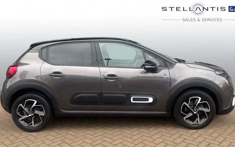 Used Citroën C3 PureTech 83 HP (61 kW) 2022 Red Hatchback