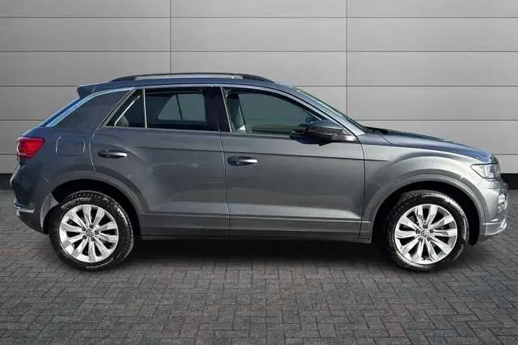 Usado VW T-Roc SE 115 HP (84 kW) 2018 Cinzento SUV