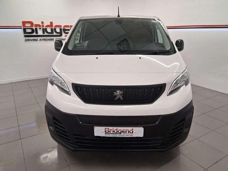 Used Peugeot e-Expert 100 kW (136 HP) 2022 White Van