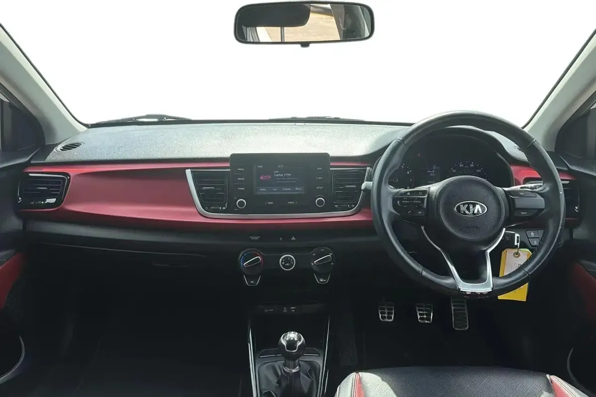 Used Kia Rio 84 HP (61 kW) 2017 White Hatchback
