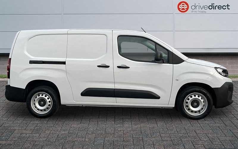 New Vauxhall Combo 102 HP (75 kW) 2025 Solid  kaolin white Van