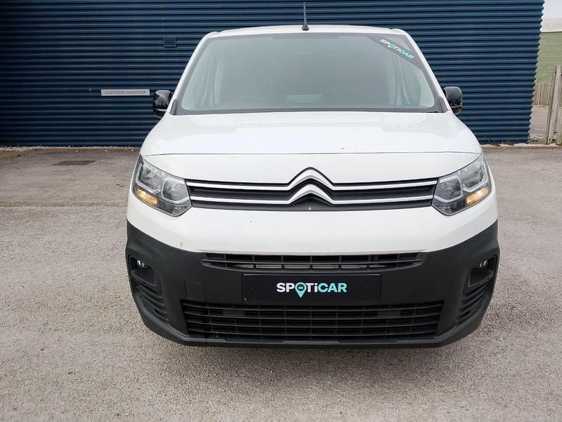 Used Citroën Berlingo 99 HP (72 kW) 2022 White MPV