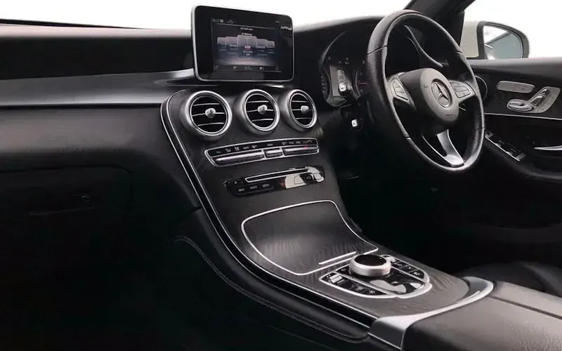 Used Mercedes GLC250 Premium 204 HP (150 kW) 2019 White SUV