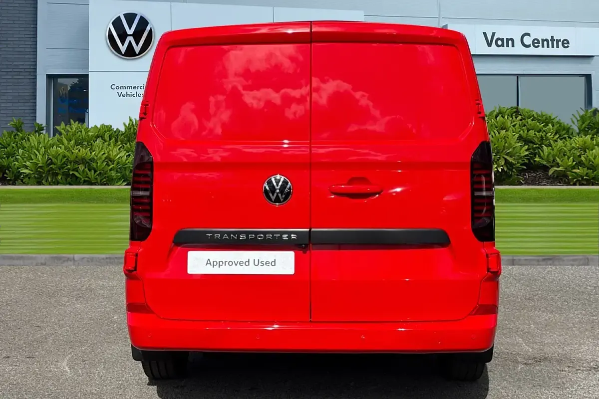 Nouă VW Transporter 110 CP (80 kW) 2026 Roșu Van