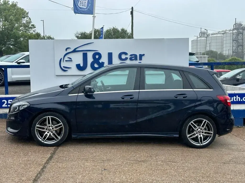 Used Mercedes B220 AMG Line Premium 177 HP (130 kW) 2017 Blue Hatchback