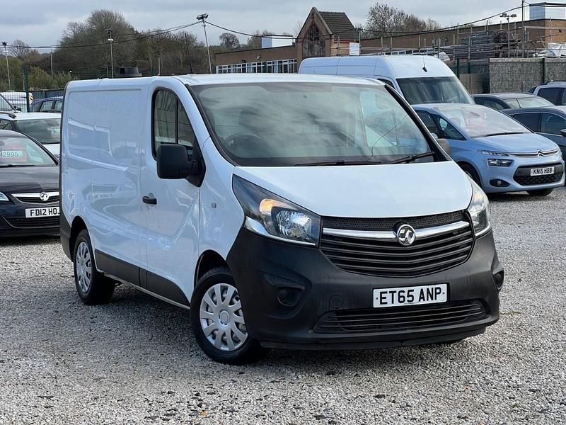 White Used 2016 Vauxhall Vivaro MPV | £5,995 (Fair price) - Image 1/4