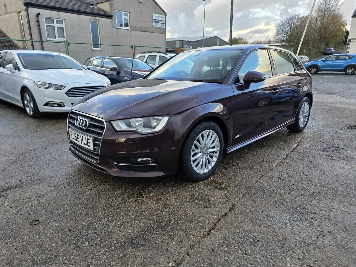 Used Audi A3 Comfort 110 HP (80 kW) 2015 Red Hatchback
