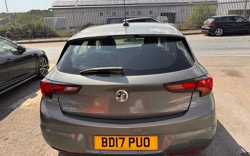 Used Vauxhall Astra SRi 101 HP (74 kW) 2017 Grey Hatchback